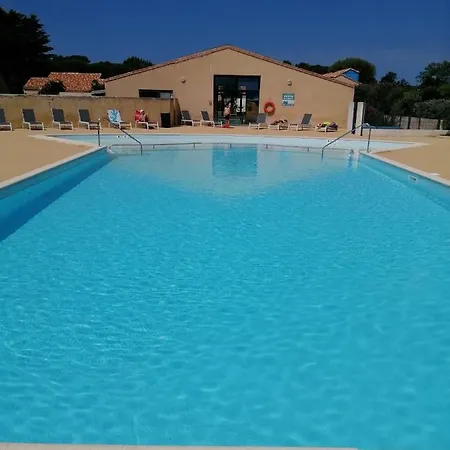 Camping Mobil Dans Parc Residentiel Loisirs *